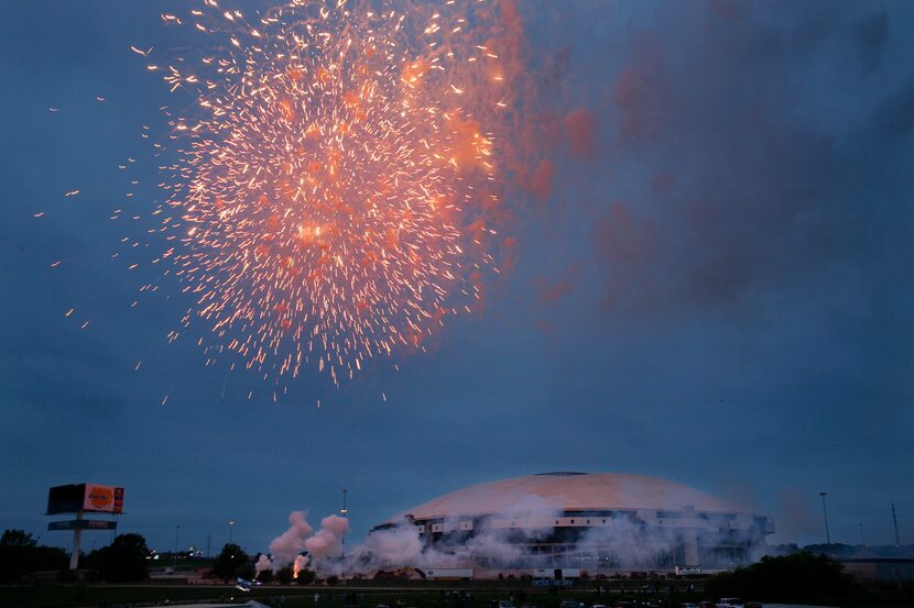 YOU BLOW UP THE OLD ... Fireworks were a precursor to the implosion of Texas Stadium on...