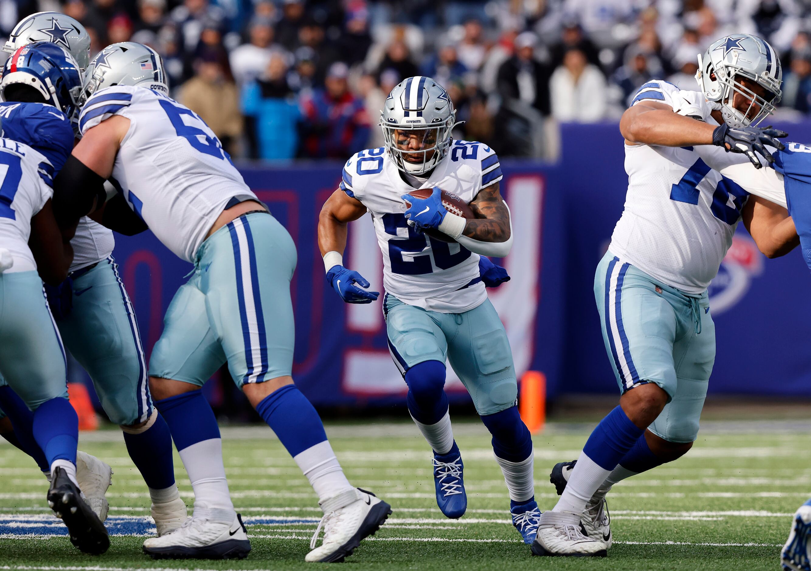 Is 2022 the year Tony Pollard finally gets more touches from the Cowboys?  It should be