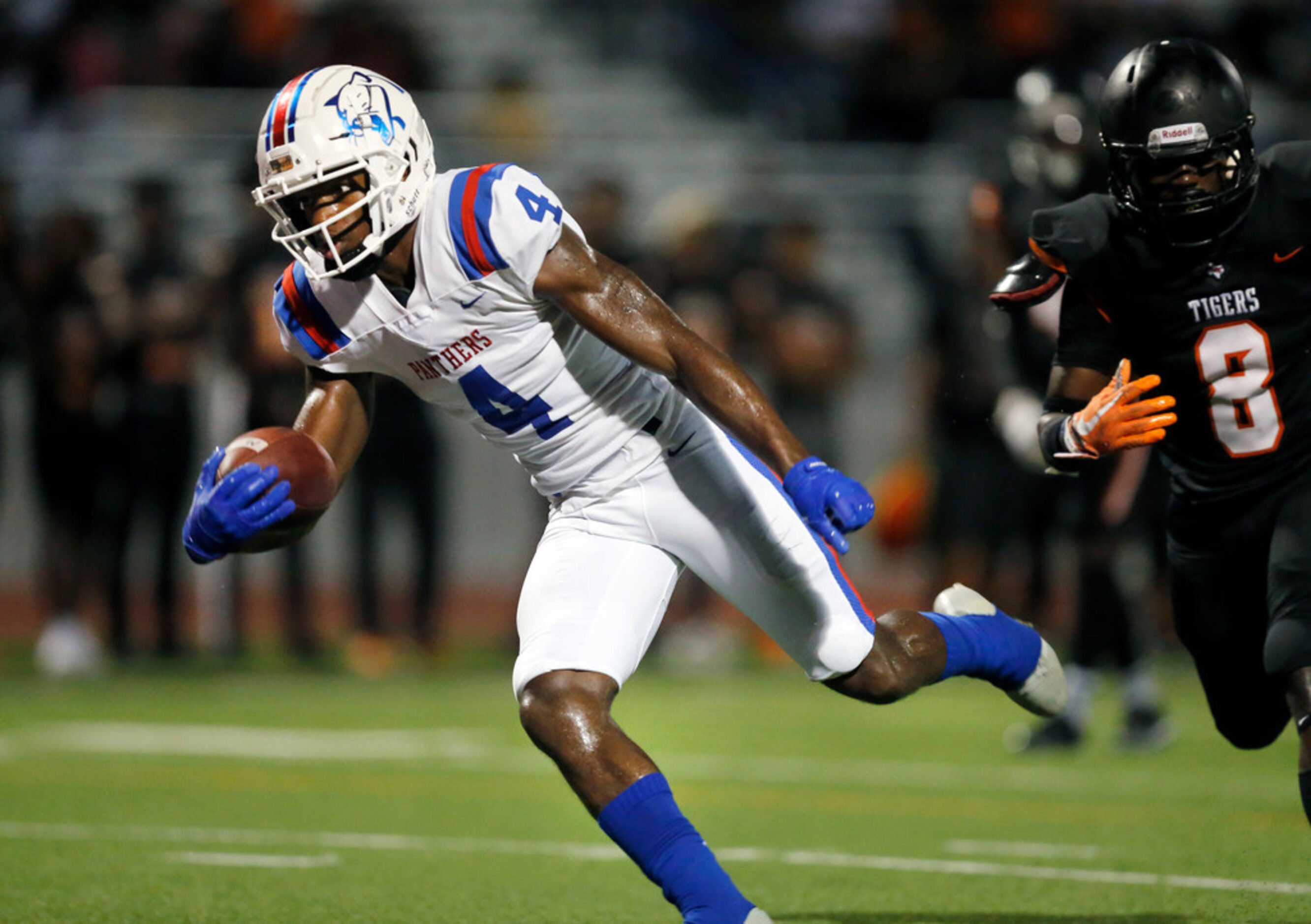 Duncanville wide receiver Zeriah Beason (4) completes a second quarter pass for a touchdown...