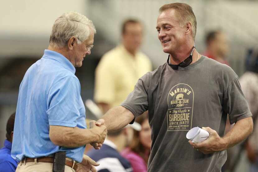 Former Dallas Cowboys players Dan Reeves and Daryl "Moose" Johnston greet each other during...