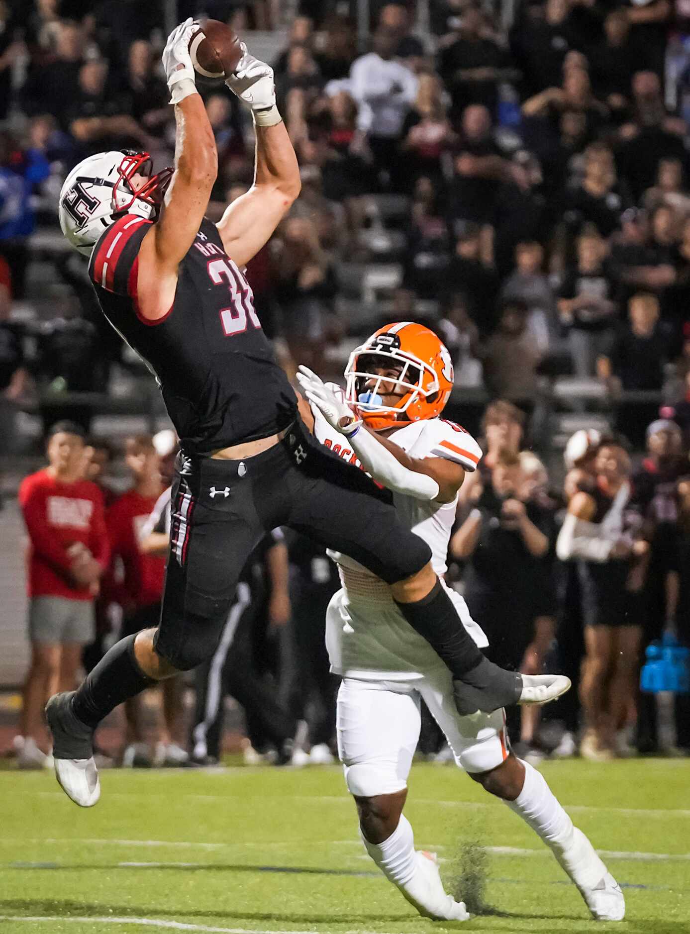 Rockwall-Heath tight end  Lance Mason (38) catches a 21-yard touchdown pass to give the...