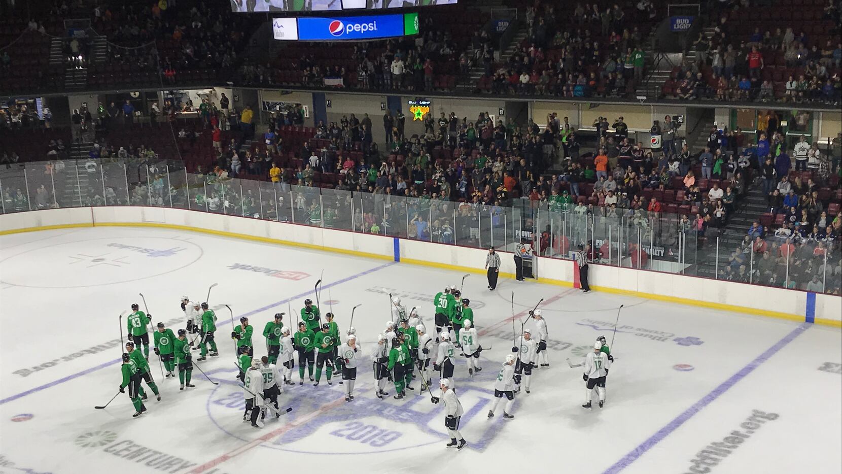 The Dallas Stars salute the fans at CenturyLink Arena in Boise, Idaho, after a training camp...