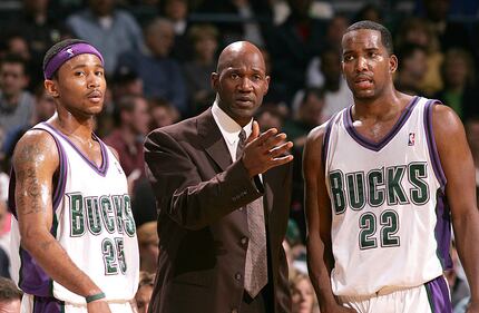 Head coach Terry Porter of the Milwaukee Bucks gives instructions to Maurice Williams #25...