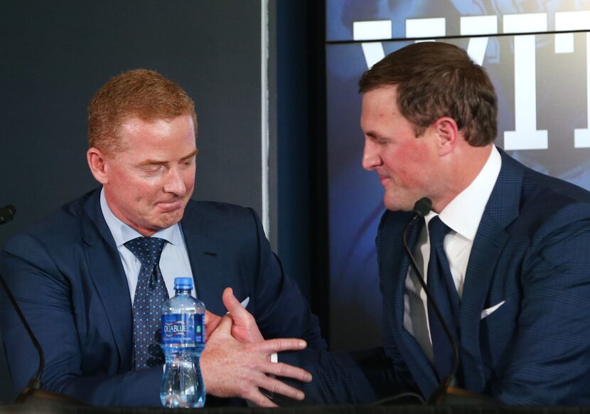 Dallas Cowboys head coach Jason Garrett shake the hand of Dallas Cowboys tight end Jason...