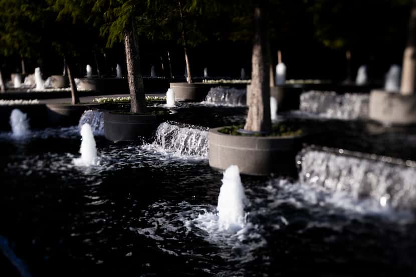 The Dan Kiley-designed fountains of Fountain Place plaza. 