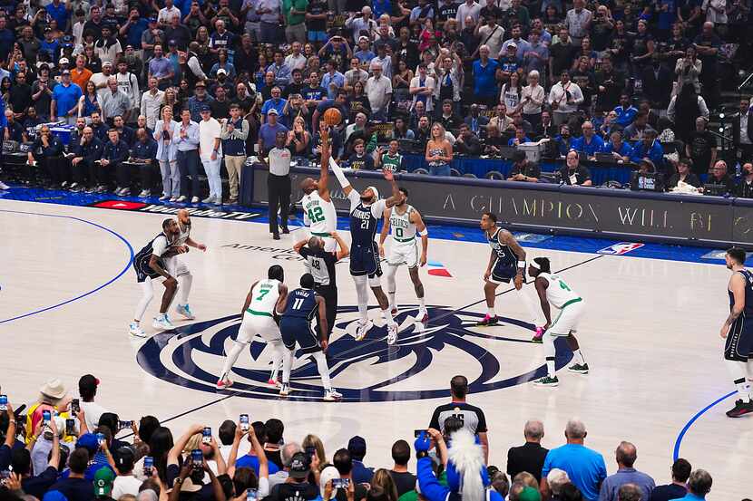 Los Dallas Mavericks y los Boston Celtics se enfrentan en el Juego 5 de las Finales de la NBA.