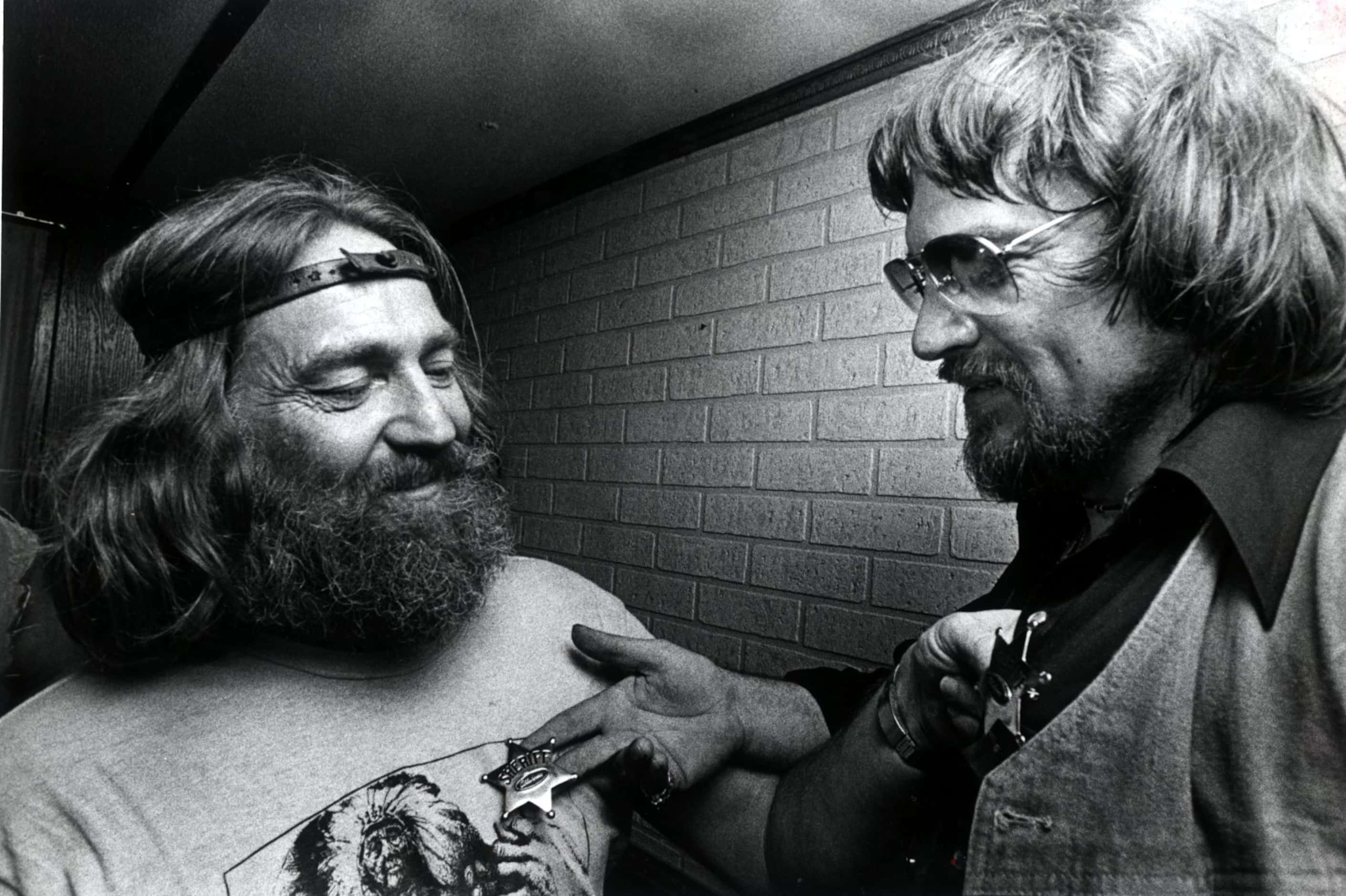Better known as musical outlaws, Willie Nelson and Waylon Jennings check out each others'...