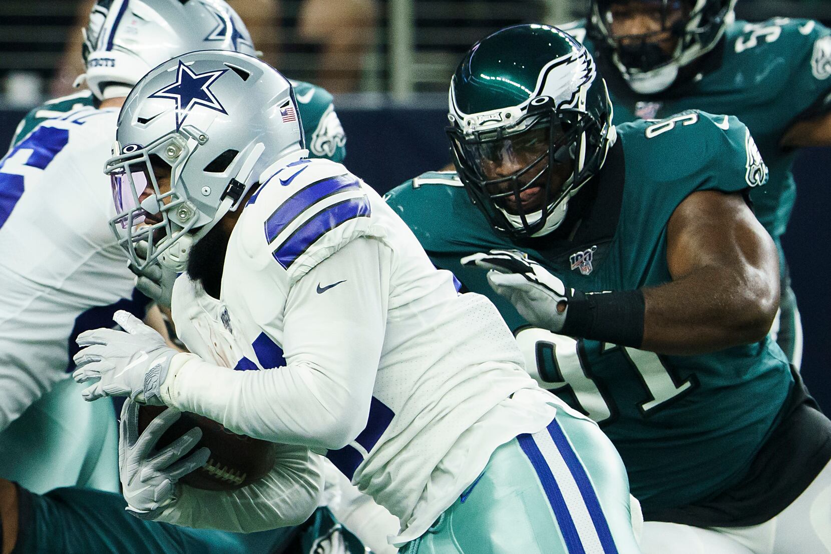 Dallas Cowboys tame Titans, keeping pressure on Eagles in NFC East