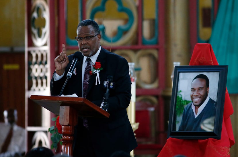 Sammie Berry of Dallas West Church of Christ gives a sermon during the funeral of Botham...