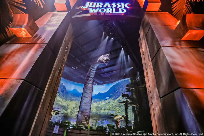 La entrada de "Jurassic World: The Exhibition" en The Colony esta basada en la puerta...