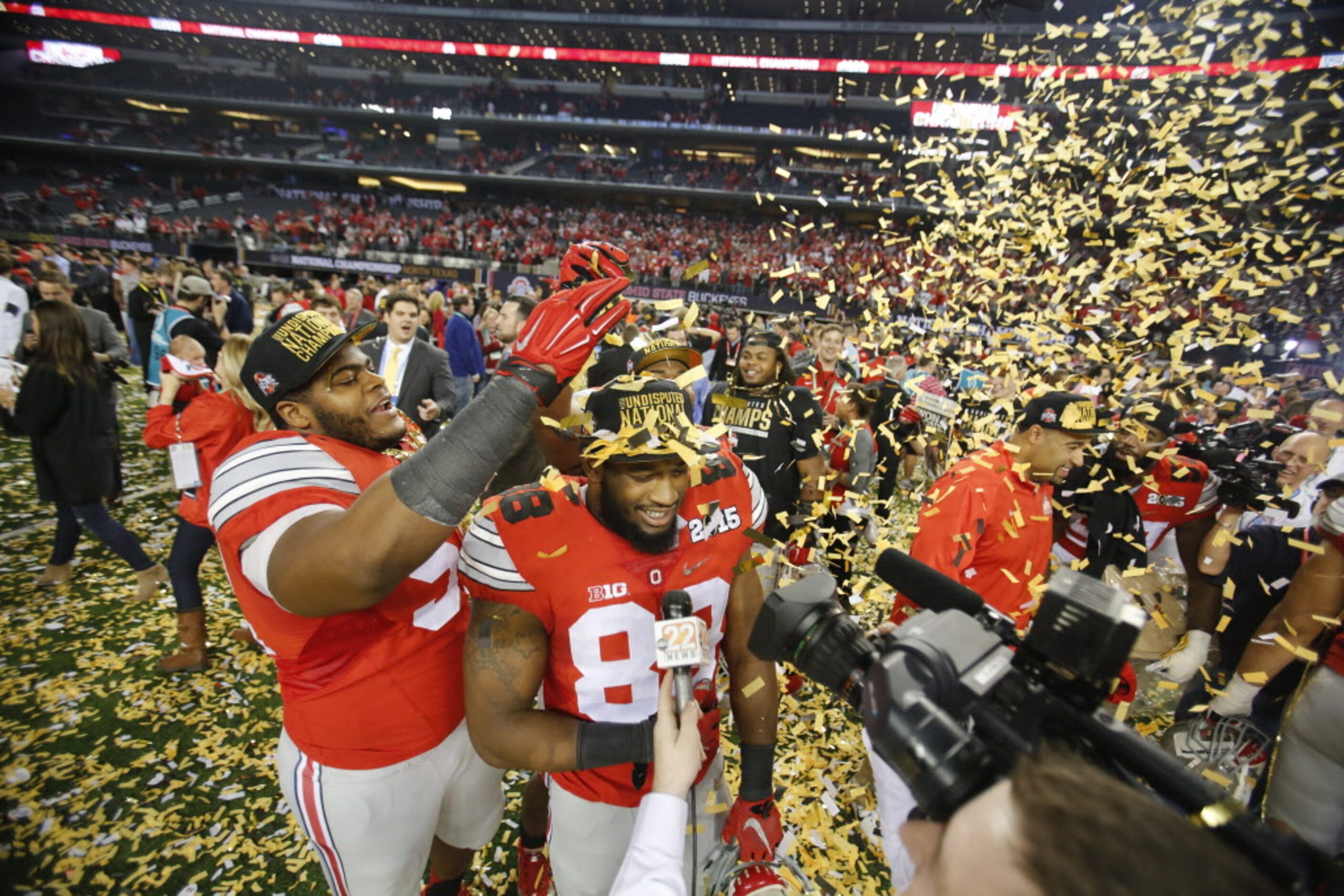 Ohio State Buckeyes defensive lineman Donovan Munger (52) spreads confetti on Ohio State...