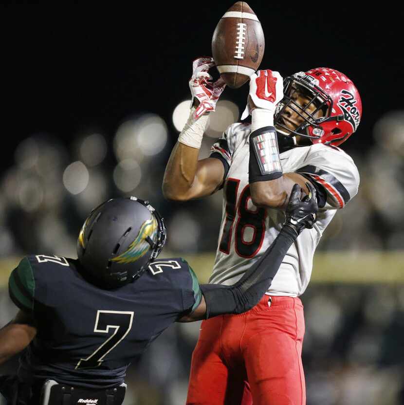 Cedar Hill wide receiver Damarkus Lodge (18) catches a pass for a touchdown in the first...