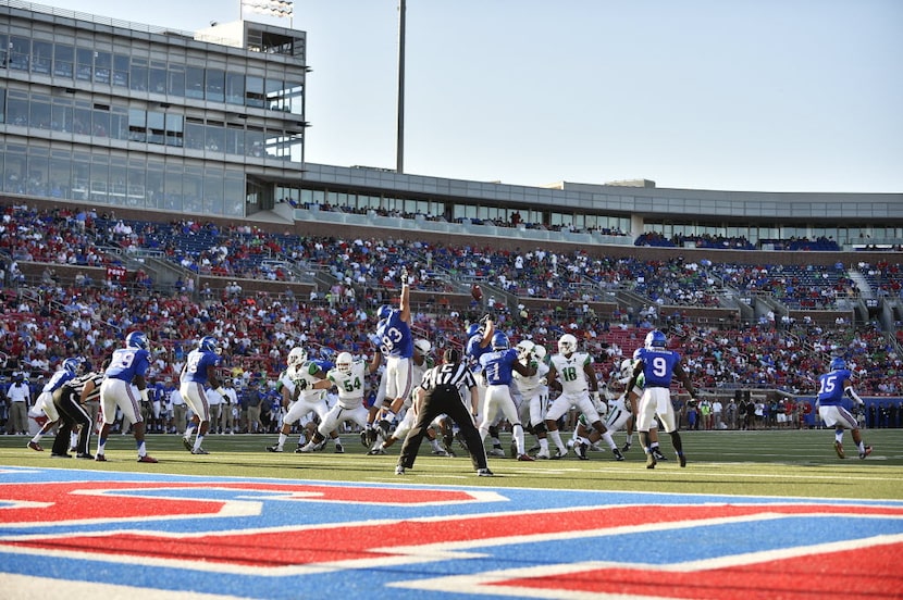 North Texas sophomore kicker Trevor Moore (30) makes a field goal against SMU, Saturday,...