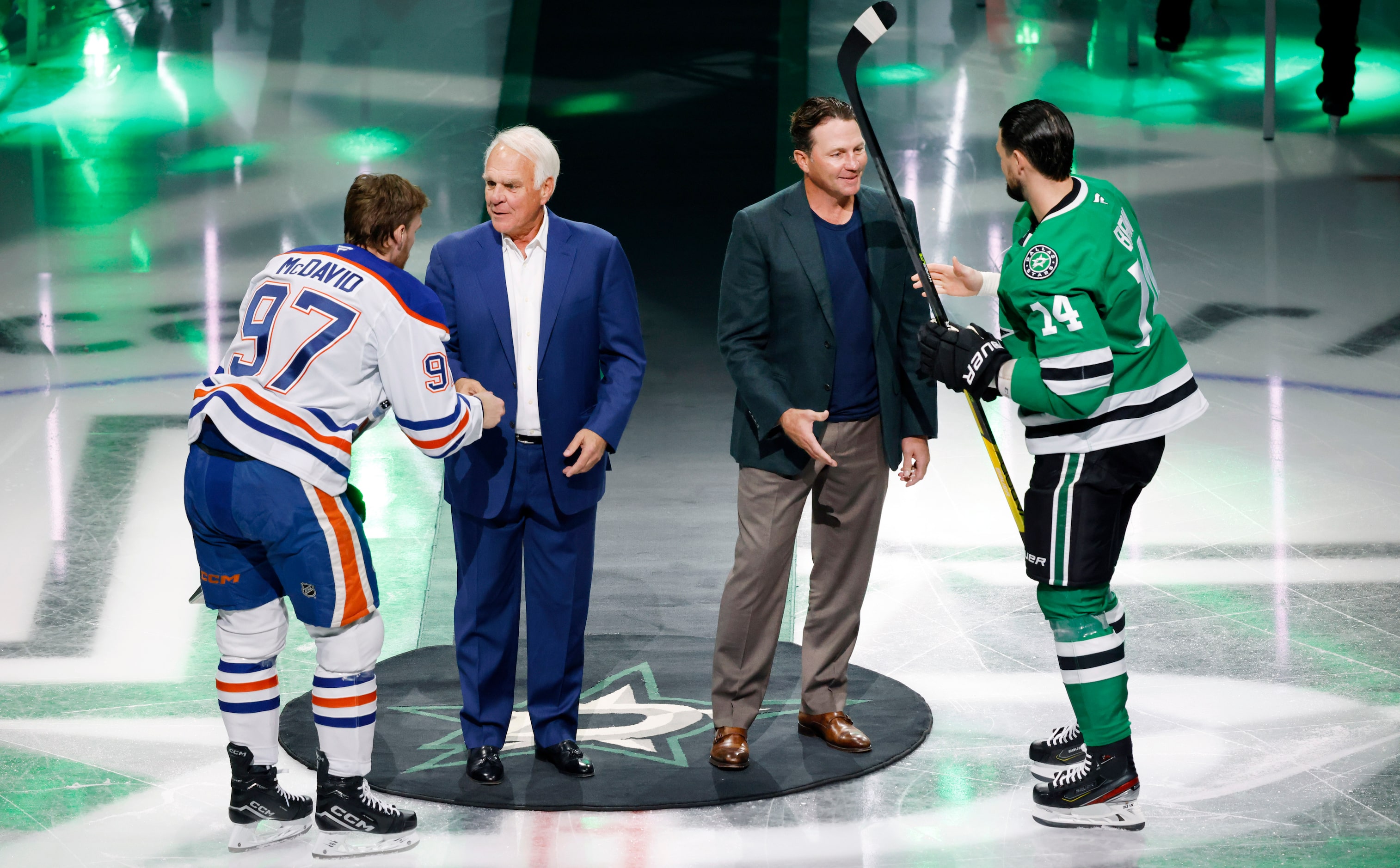 Dallas Stars Hall of Fame inductees, former Dallas Stars president Jim Lites (center, left)...