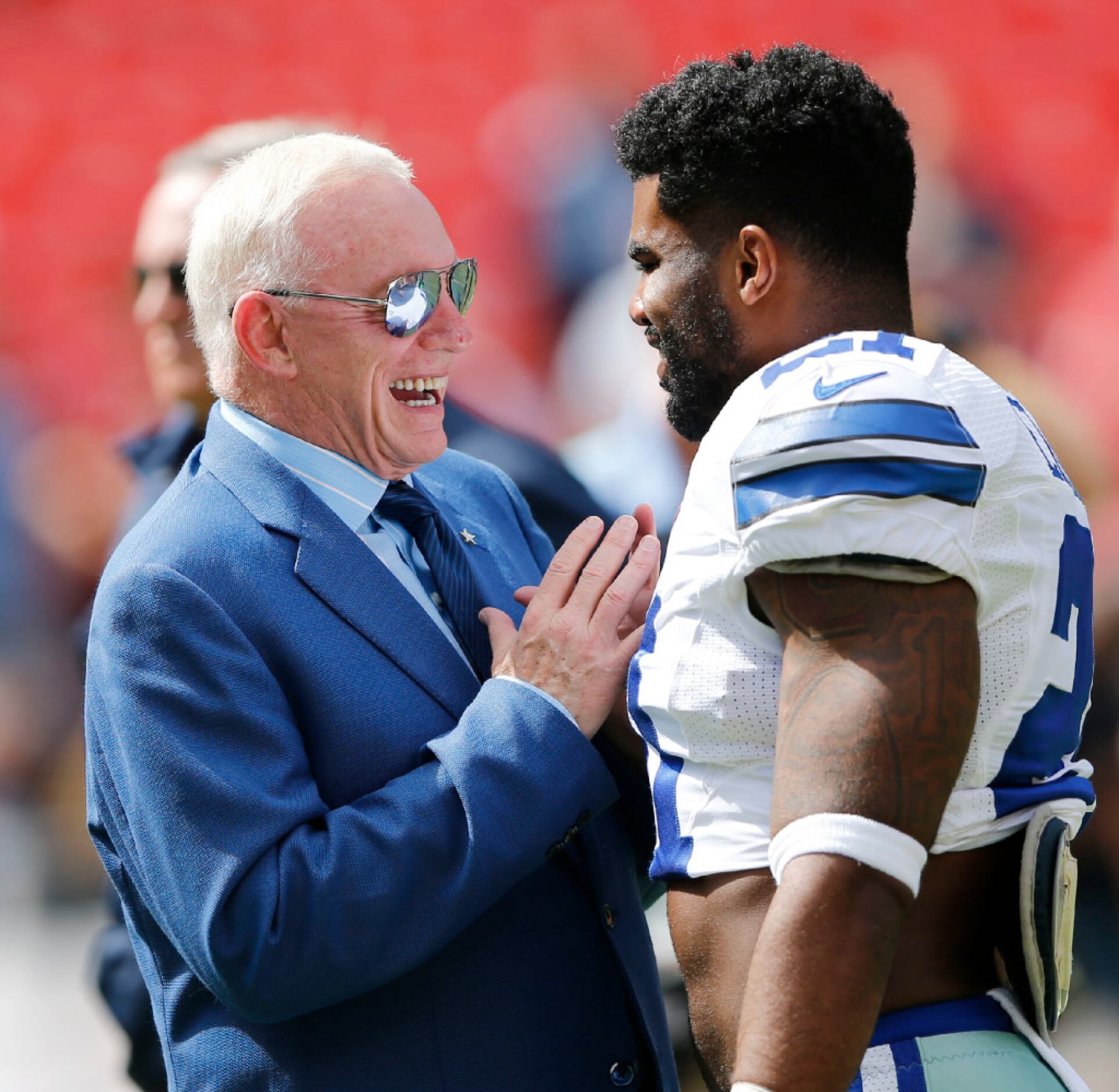 Source: Contract talks heat up between Cowboys and RB Ezekiel Elliott's  agents