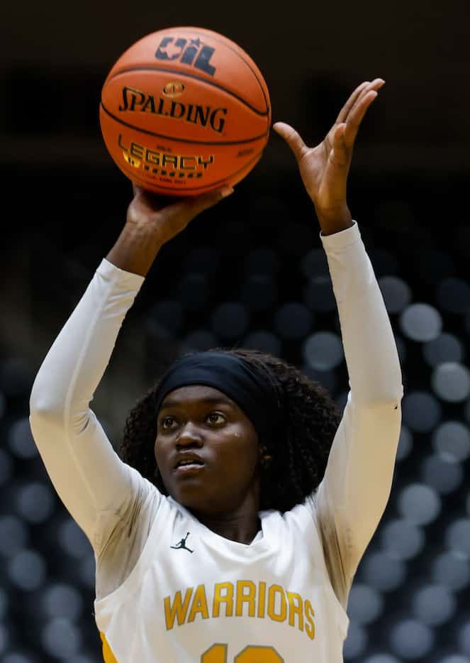 Memorial’s Jasmyn Lott (10) shoots a free-throw in the first quarter of the game against...