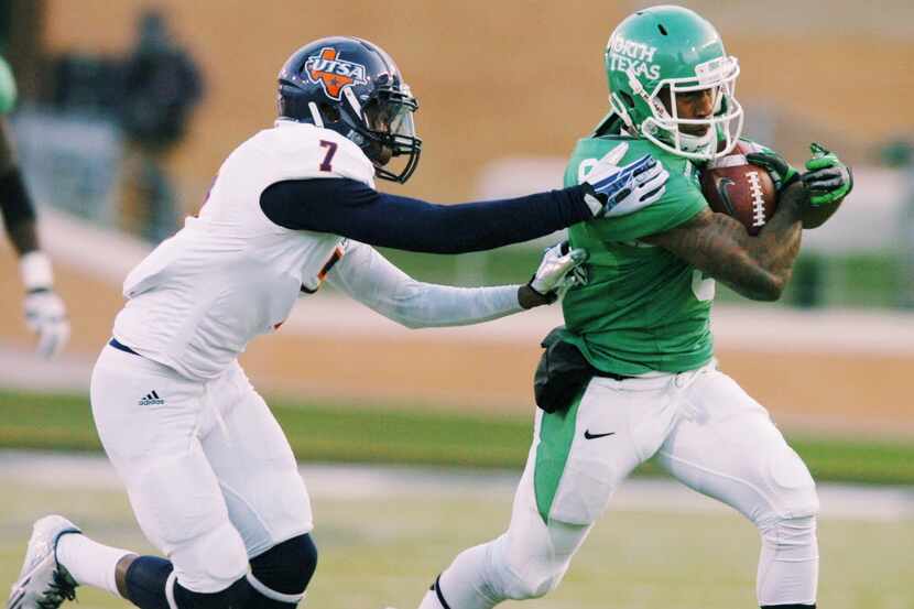 North Texas wide receiver Carlos Harris (9) pulls away from UTSA safety Triston Wade during...