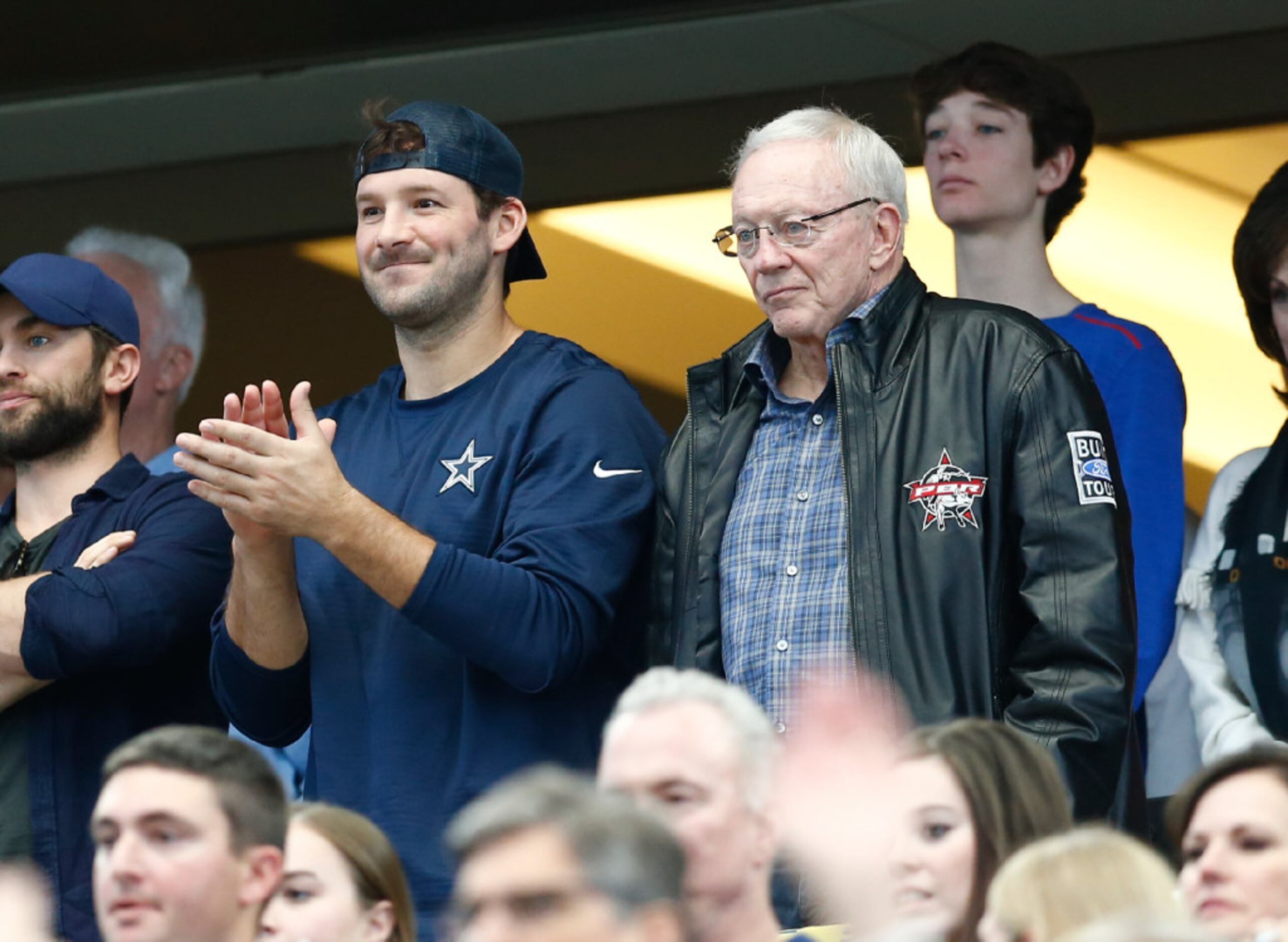 Jerry Jones notifies NFL GMs they're permitted to contact Tony Romo