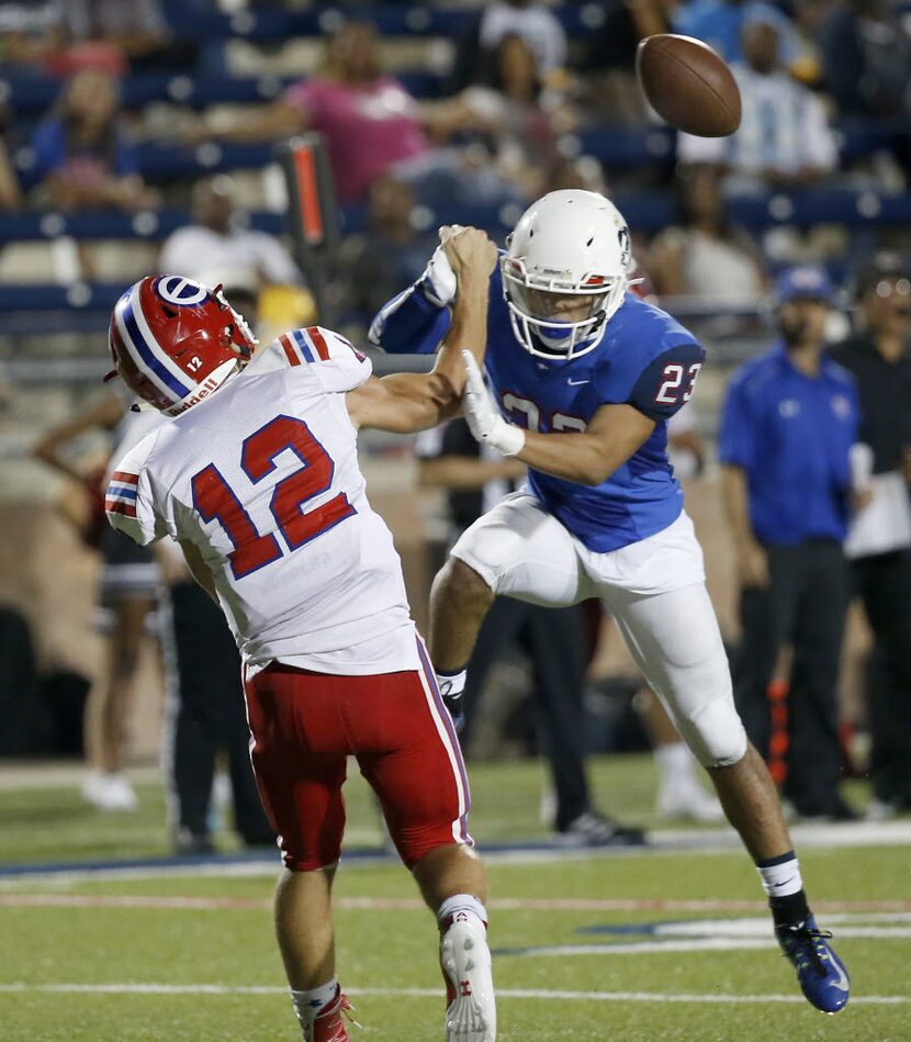 Allen's Michael Newsmen (23) puts a pressure on Evangel (La.) Christian quarterback Connor...