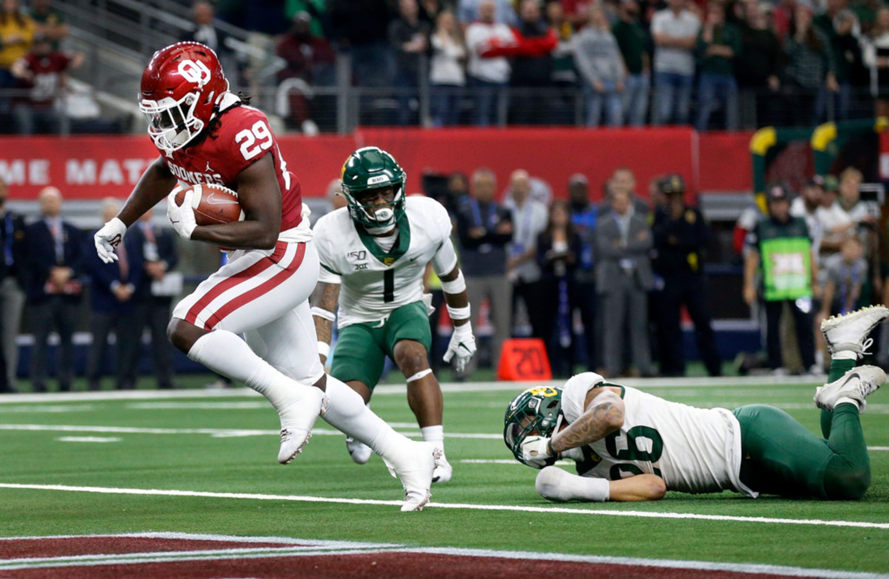 Oklahoma Sooners running back Rhamondre Stevenson (29) scores the winning touchdown in...