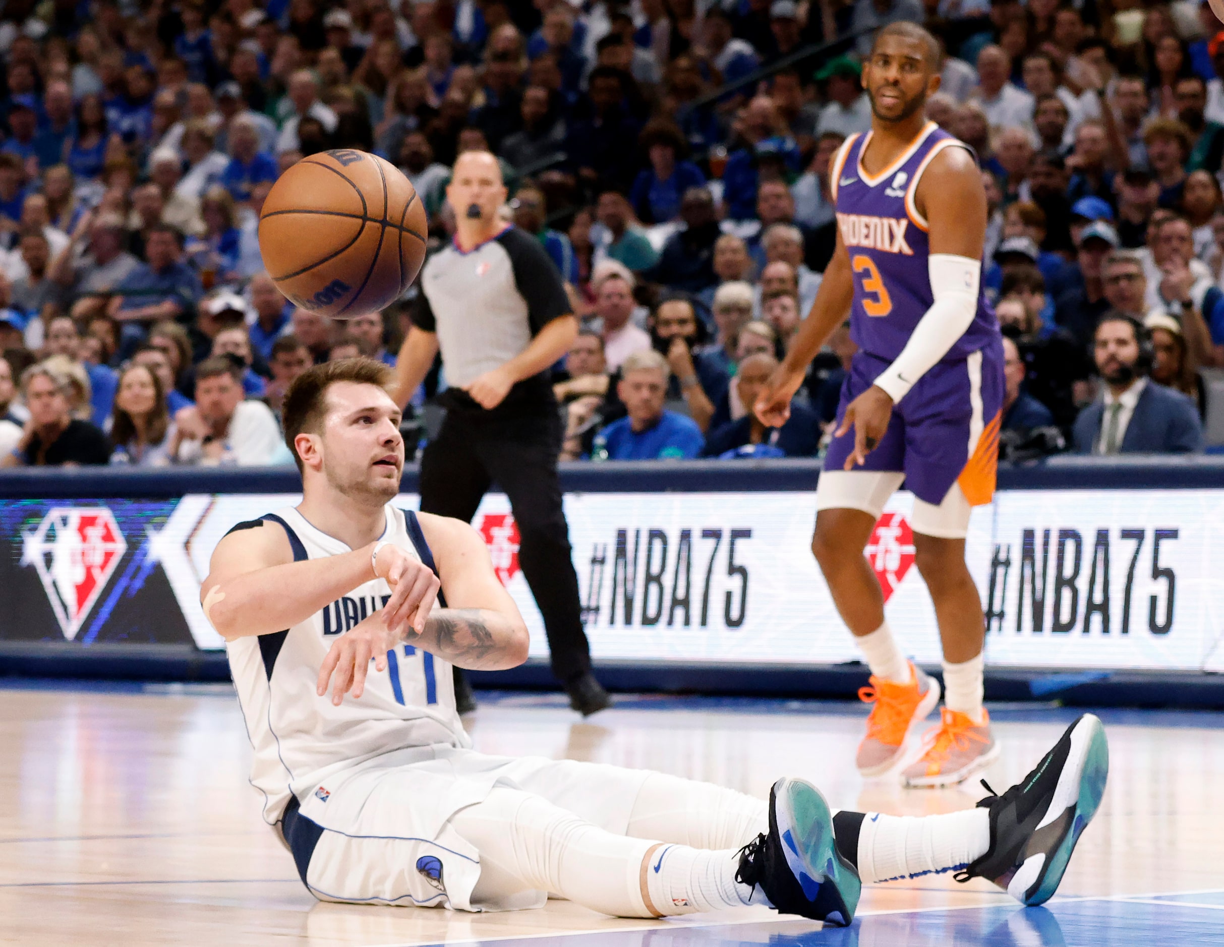 Dallas Mavericks guard Luka Doncic (77) makes a no look pass to forward Dorian Finney-Smith...