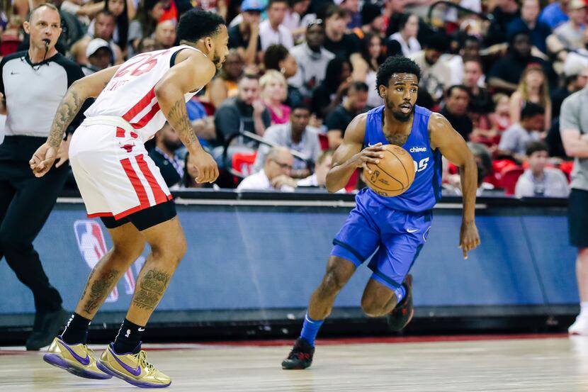 Dallas Mavericks' Jerrick Harding (19) drives past Chicago Bulls' Carlick Jones (26) during...