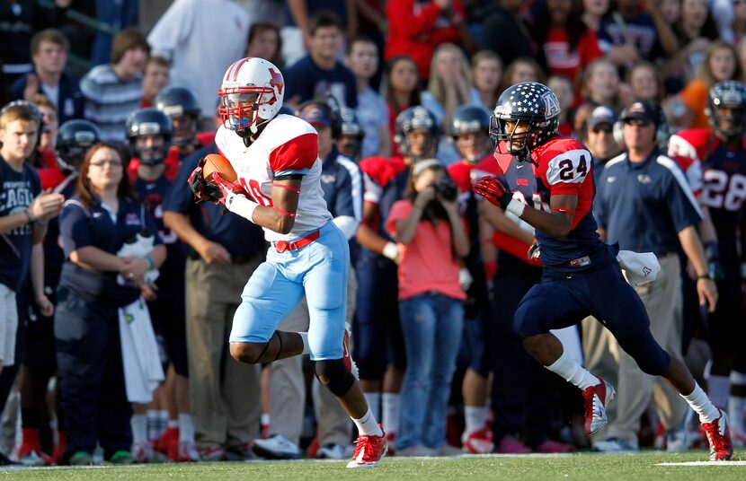 Skyline's Carlos Strickland (80) makes his way up the sideline after catching the ball in...