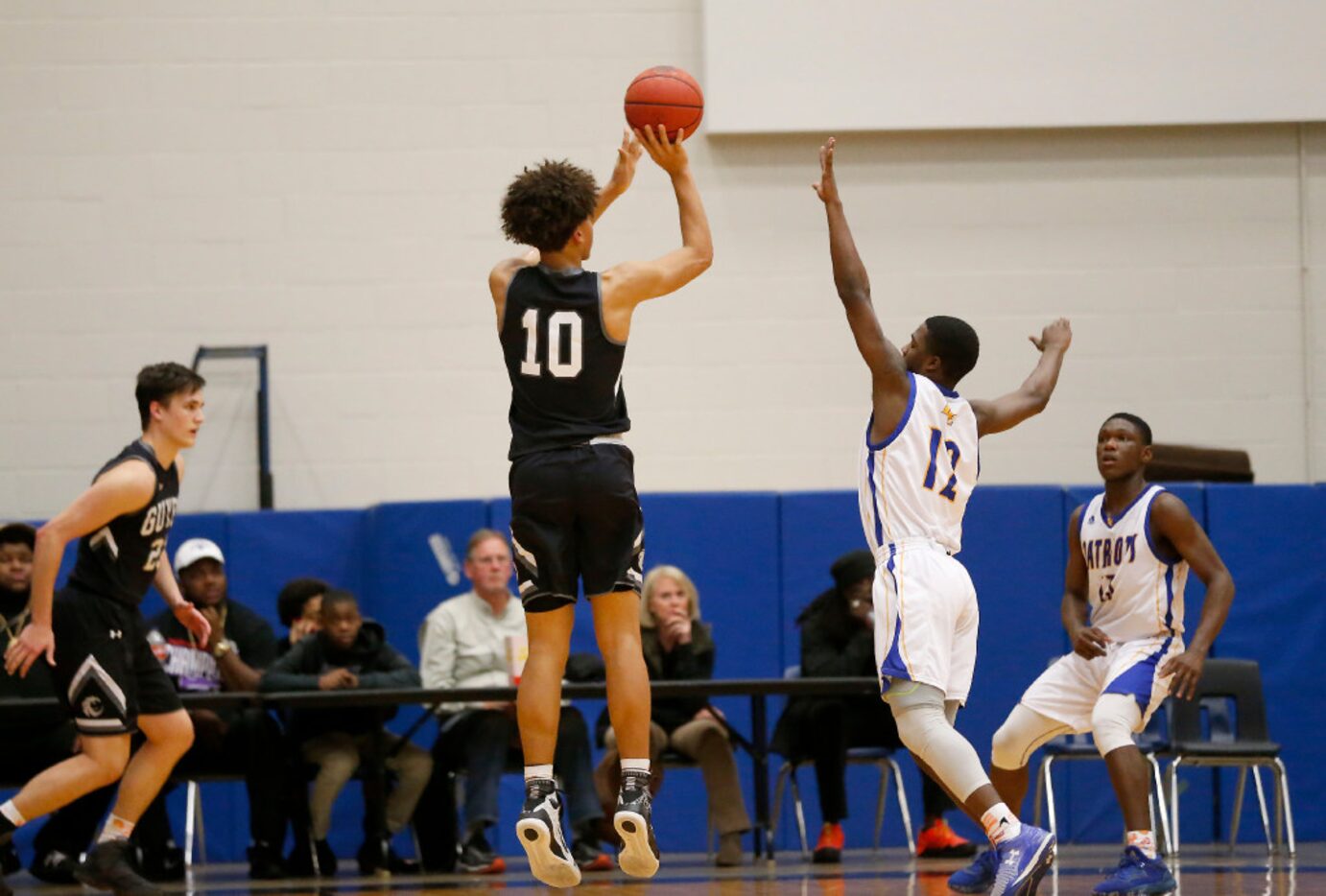 Denton Guyer's Jalen Wilson (10) makes the game-winning three pointer over Lakeview...