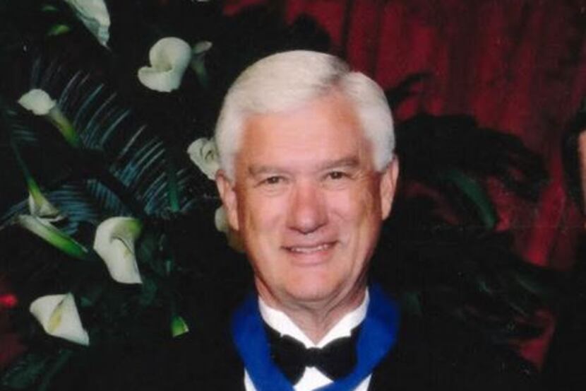 George Reynolds III, receiving SMU's distinguished alumni award in 2001.