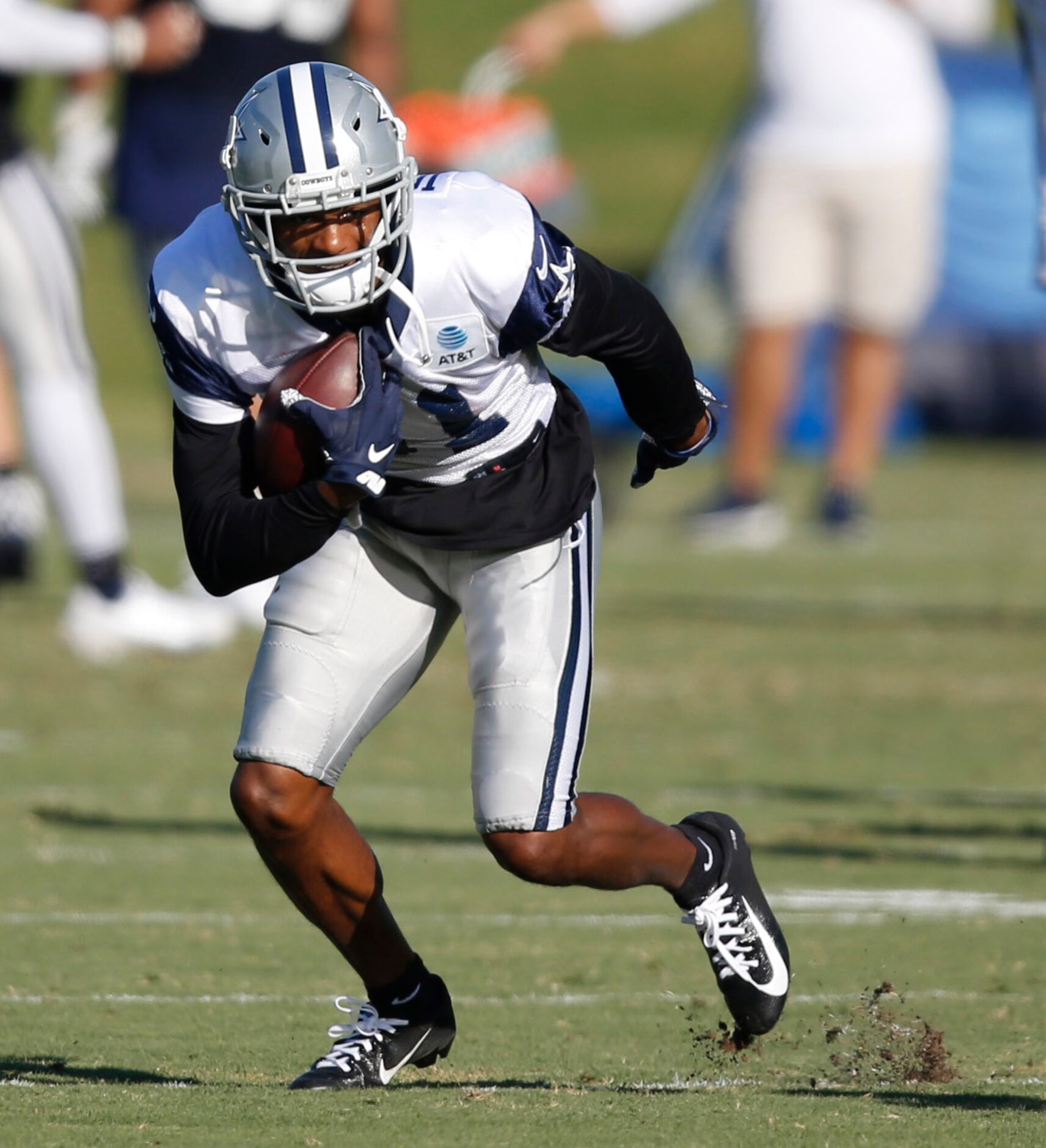 Dallas Cowboys wide receiver Jon'Vea Johnson (81) runs up the field after the catch during...