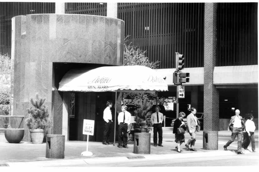 Image published in 03-12-1985 of Dakota's restaurant.