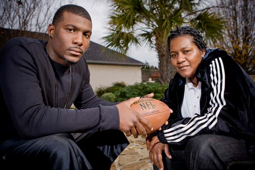 Dez and Angela Bryant pose for a portrait in DeSoto Tuesday, December 22, 2009. BRANDON...