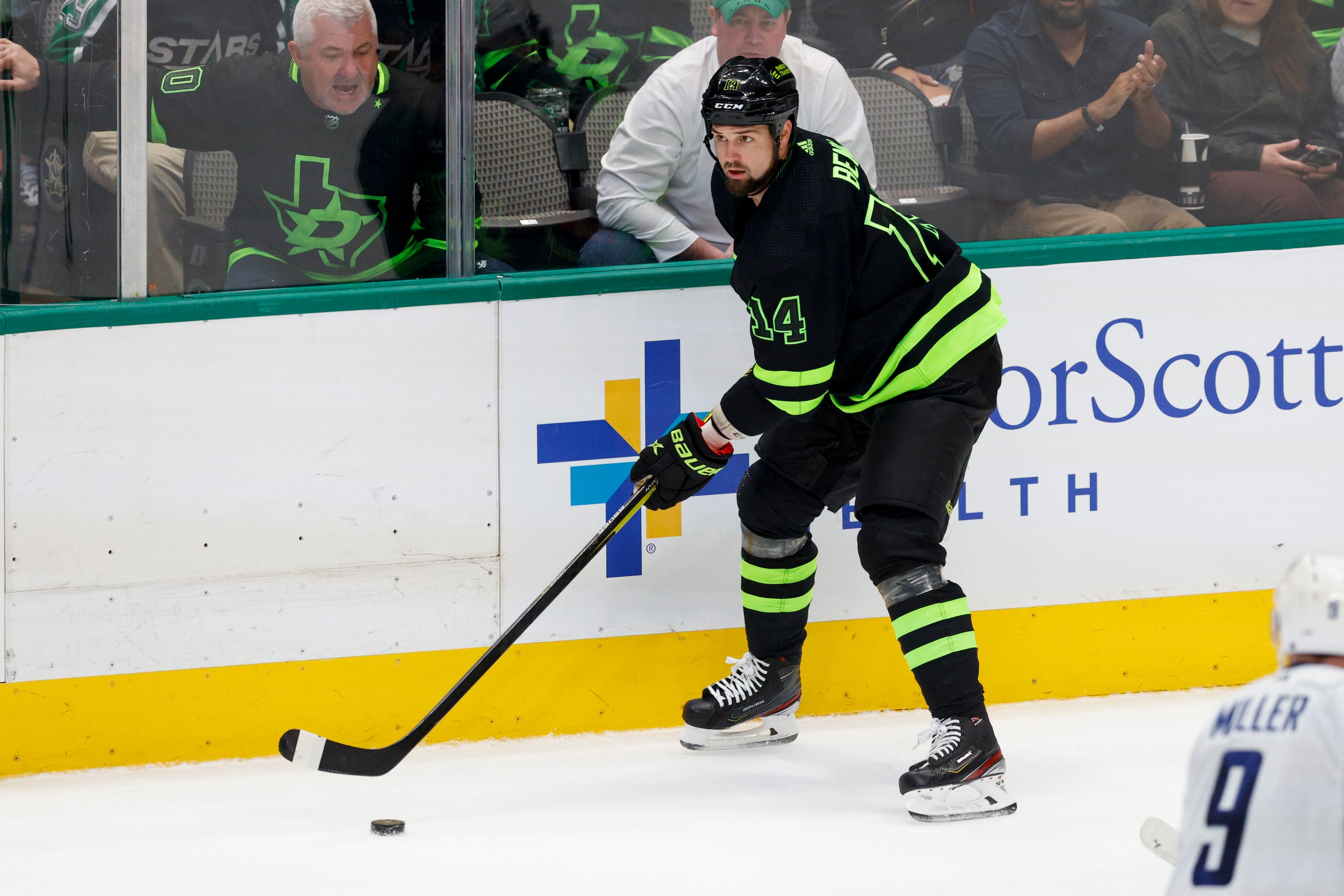 Dallas Stars left wing Jamie Benn (14) holds the puck during a Vancouver Canucks power play...