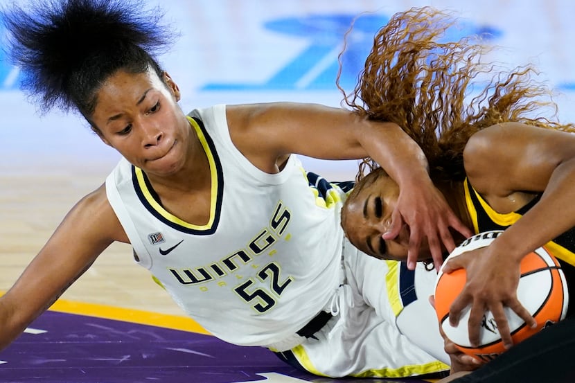 Dallas Wings guard Tyasha Harris (52) covers the face of Los Angeles Sparks guard Te'a...