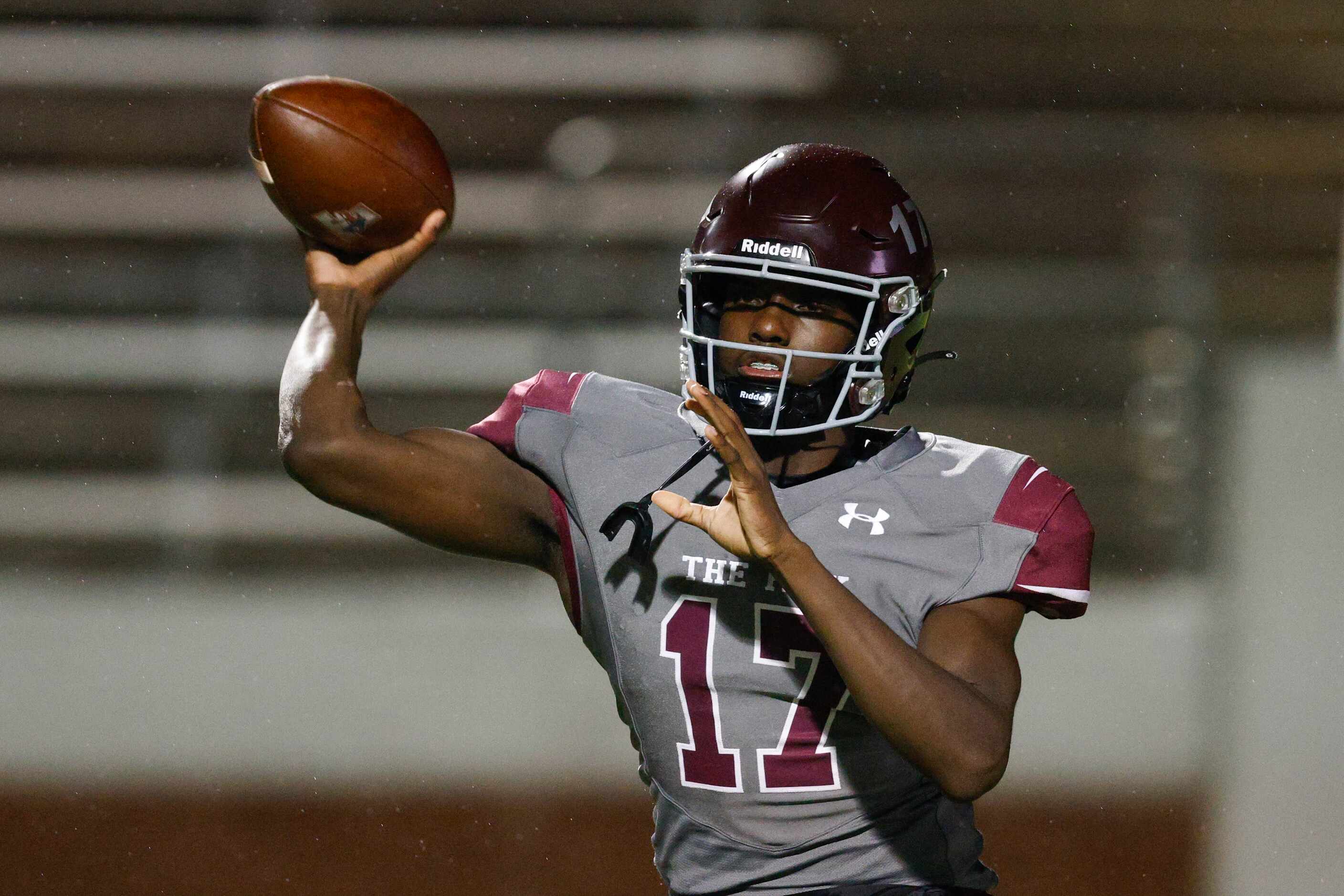 Mansfield Timberview quarterback Zuric Humes (17) throws a pass during the first half of a...