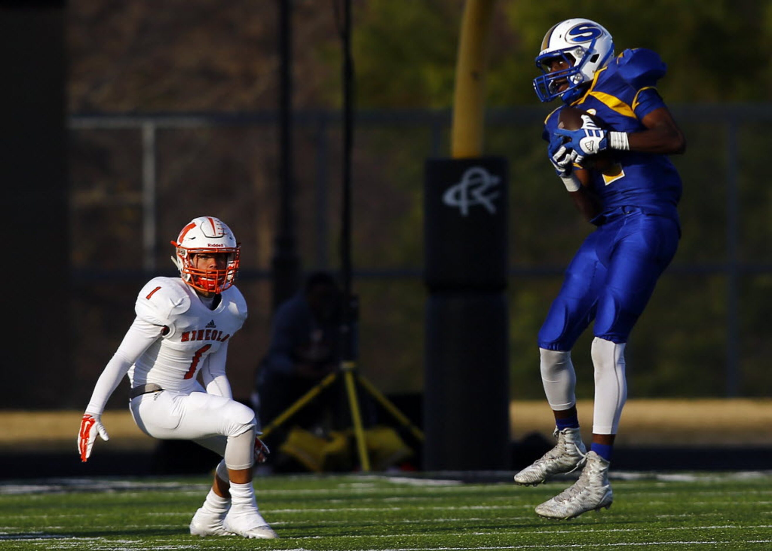 TXHSFB Sunnyvale's Chima Enyinna (1) makes the catch as Mineola's Aaron Stanford (1) defends...