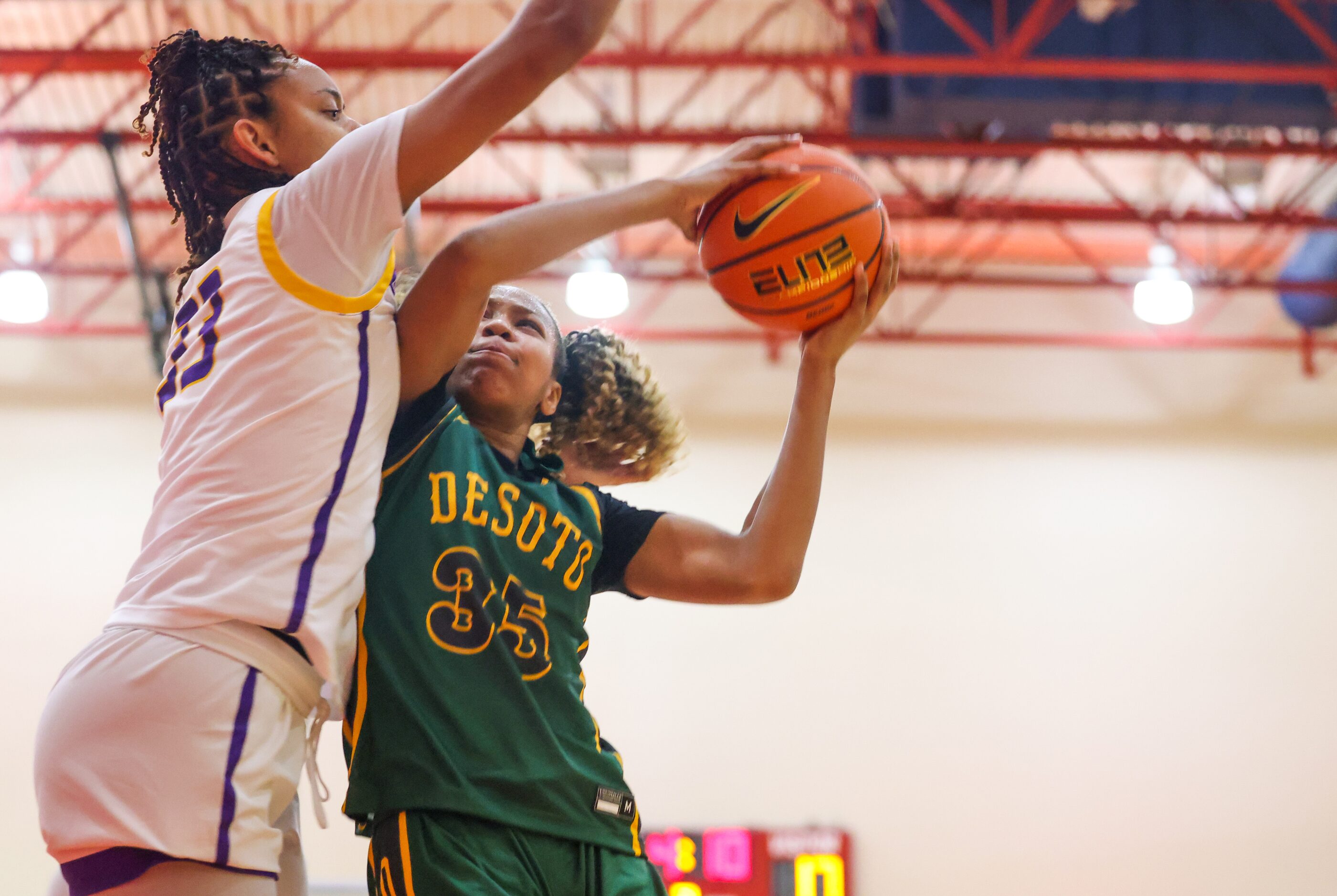 DeSoto’s Dayshauna Crowley (35) is blocked by Montverde Academy Lety Vasconcelos (33) at the...