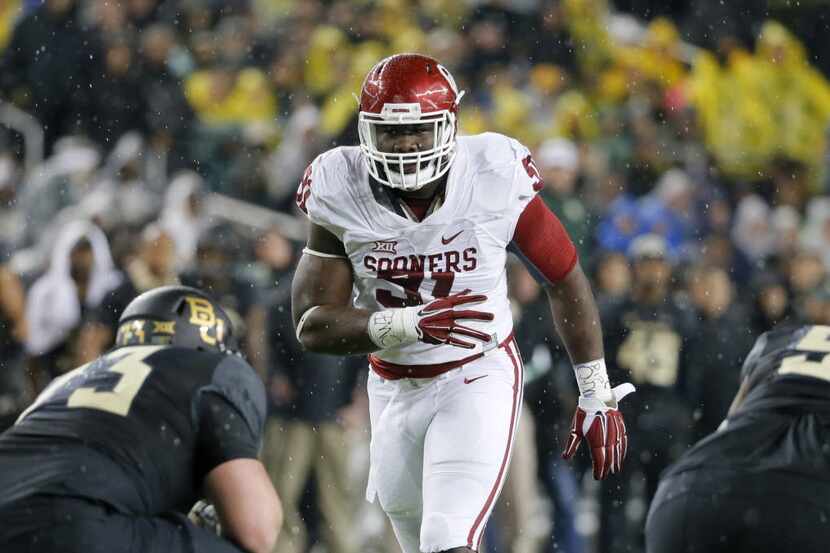 Oklahoma defensive end Charles Tapper (91) prepares to attack the line of scrimmage during...