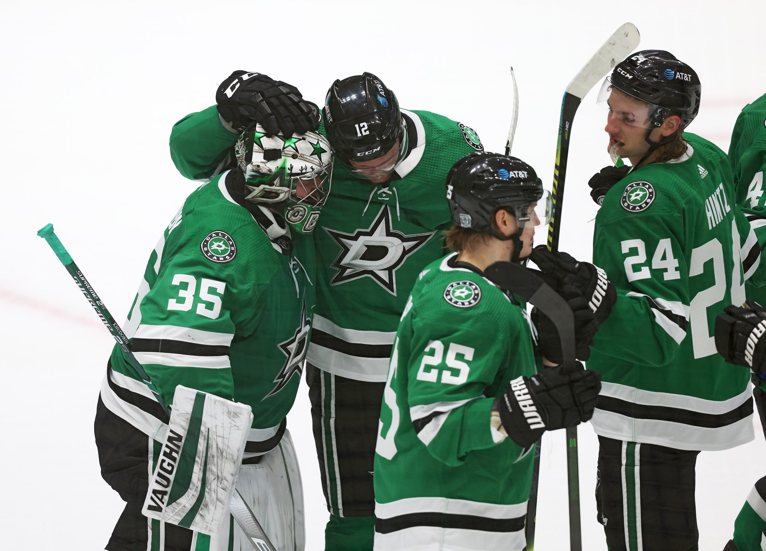 Dallas Stars goaltender Anton Khudobin (35) is congratulated by Dallas Stars center Radek...