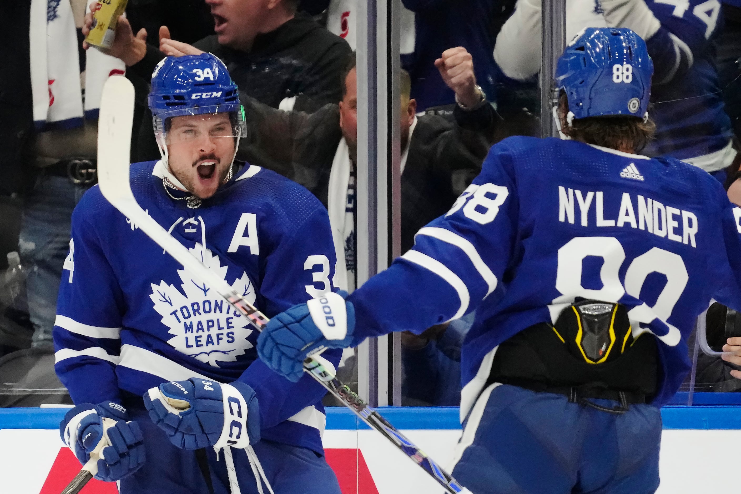 NHL roundup: Auston Matthews, Maple Leafs top Red Wings in