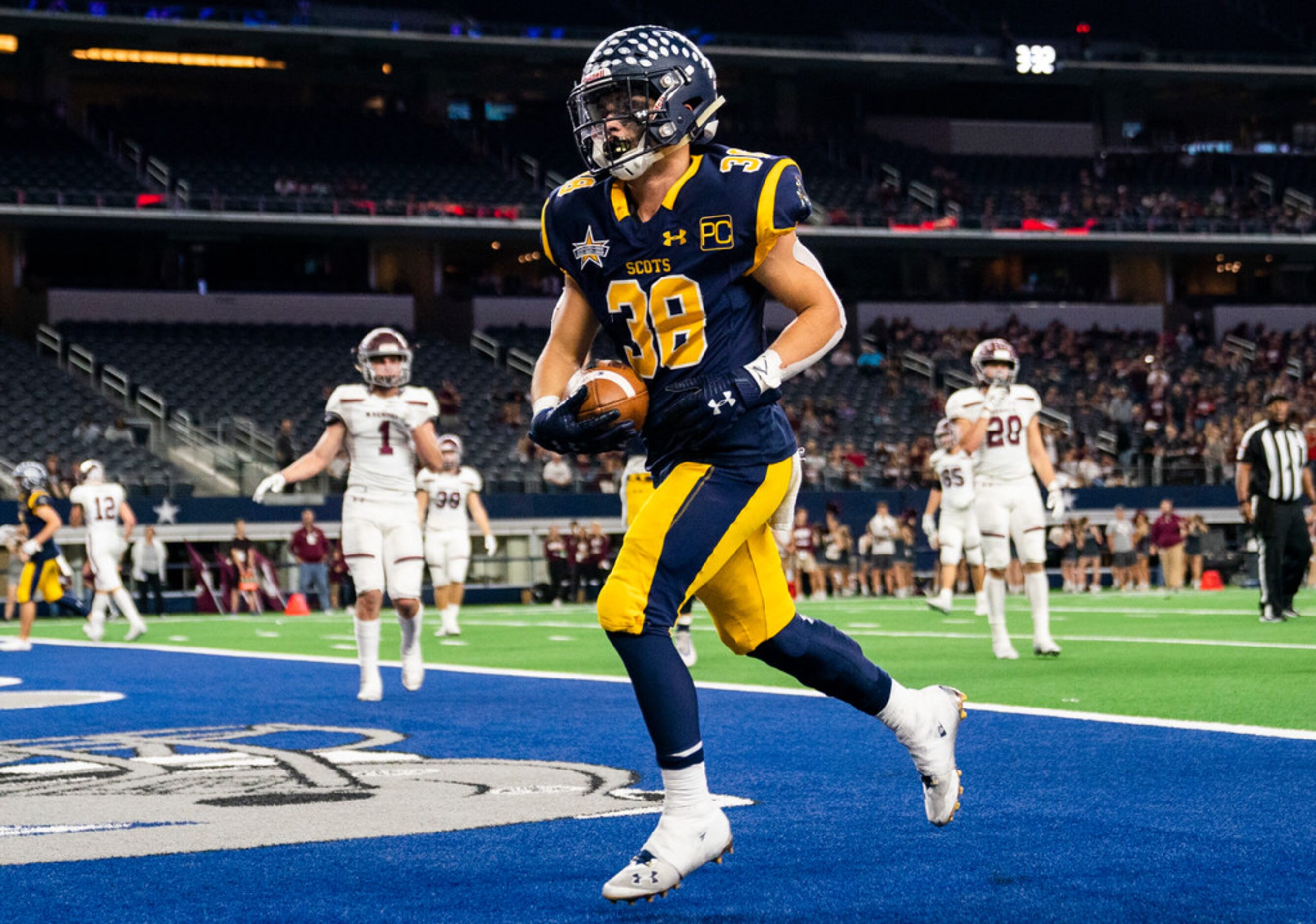 Highland Park running back Hunter Heath (38) runs to the end zone for a touchdown during the...