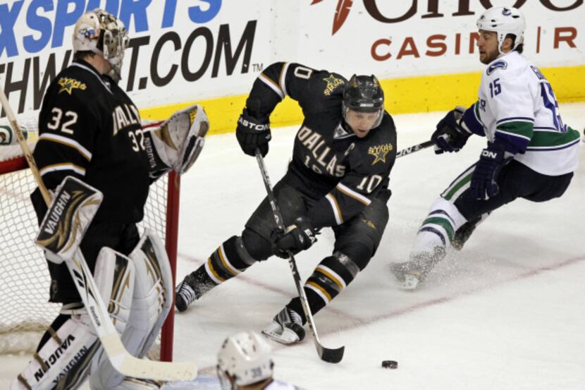 Brenden Morrow (10), in action last season against Vancouver, scored the tying goal in...