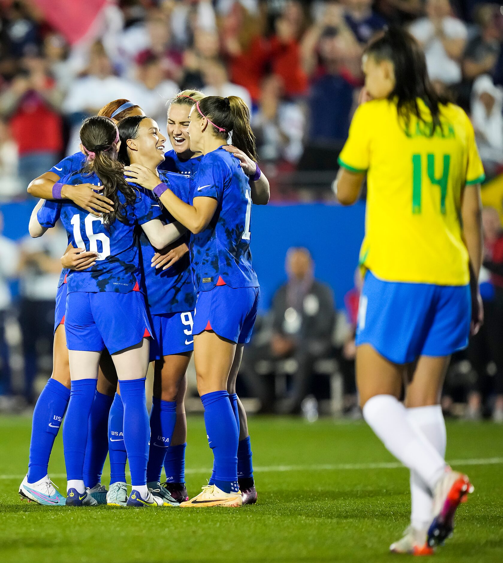 United States forward Mallory Swanson (9) celebrates with midfielder Rose Lavelle (16),...