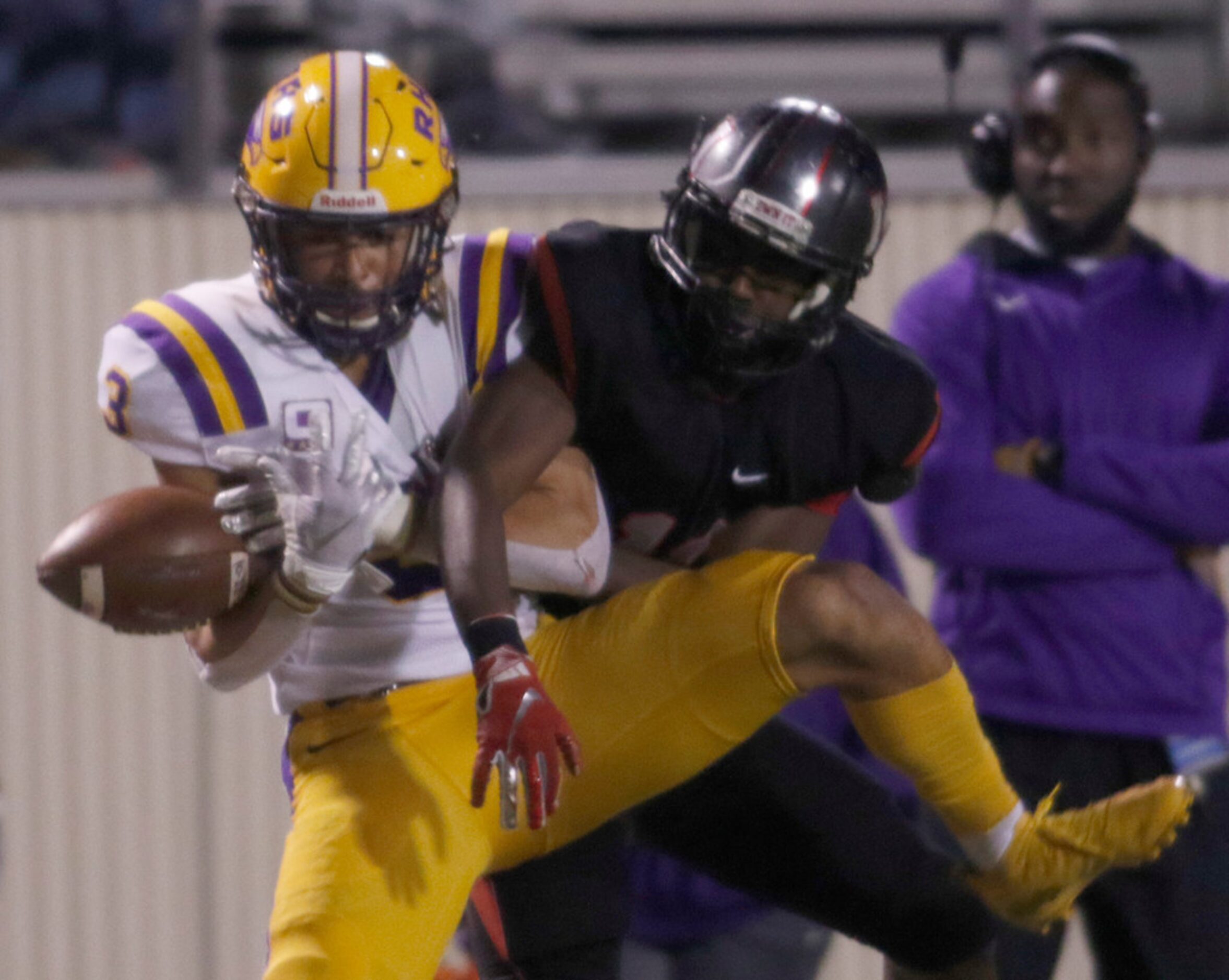 Lake Highlands defensive back Jason Daniels (19) reaches in to knock away a long pass...