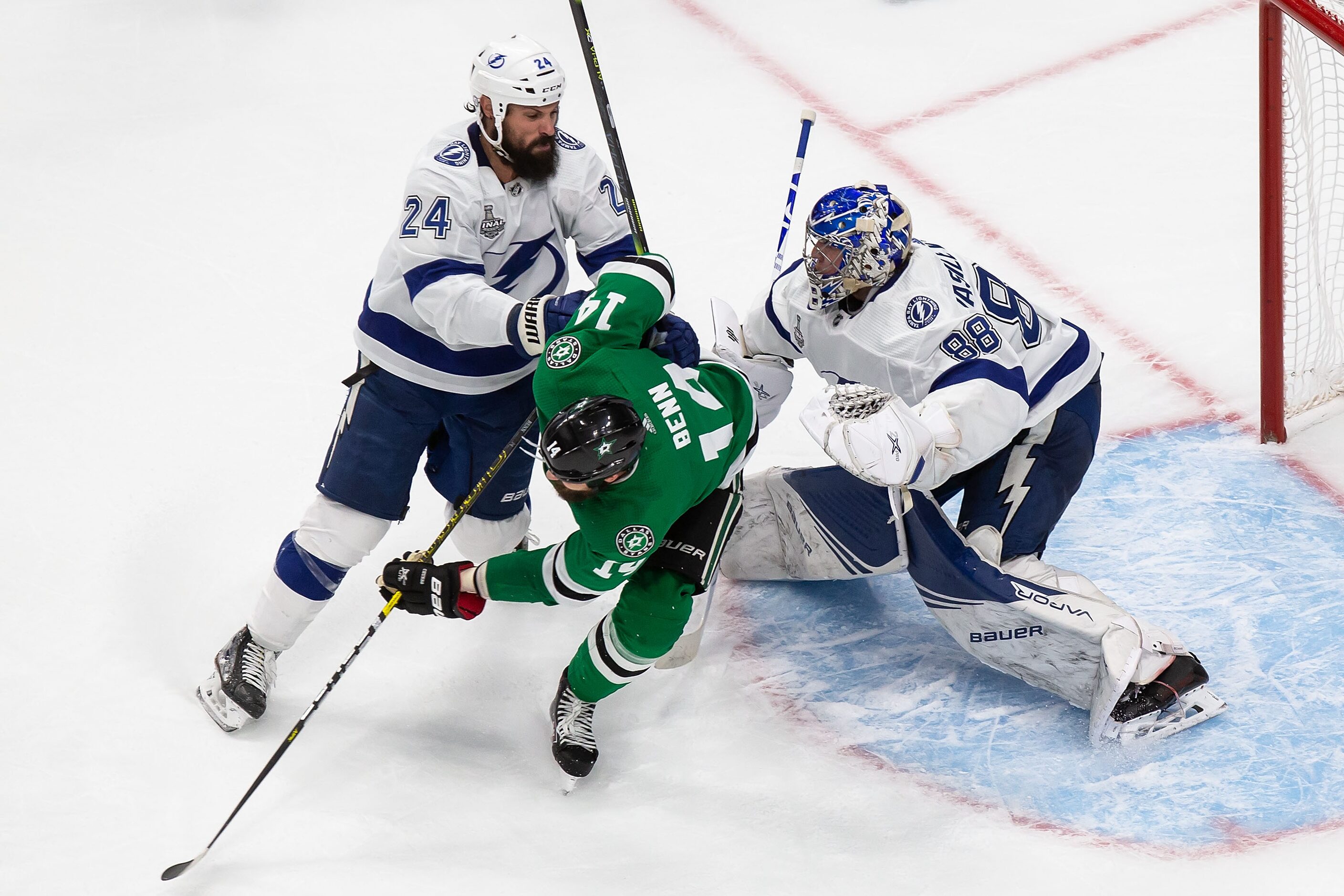 Jamie Benn (14) of the Dallas Stars battles against Zach Bogosian (24) and goaltender Andrei...