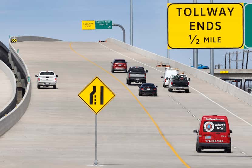 Northbound traffic on the Dallas North Tollway climbed the newly opened bridge over U.S....