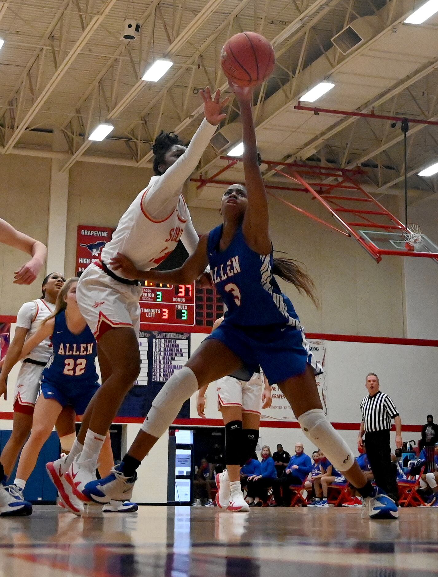 South Grand Prairie’s Jahcelyn Hartfield goes after a rebound with Allen’s Alicia Mills (3)...
