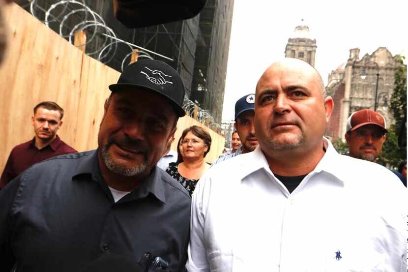 Adrián y Julián LeBarón (en ese orden) acudieron el lunes a Palacio Nacional junto con otros...