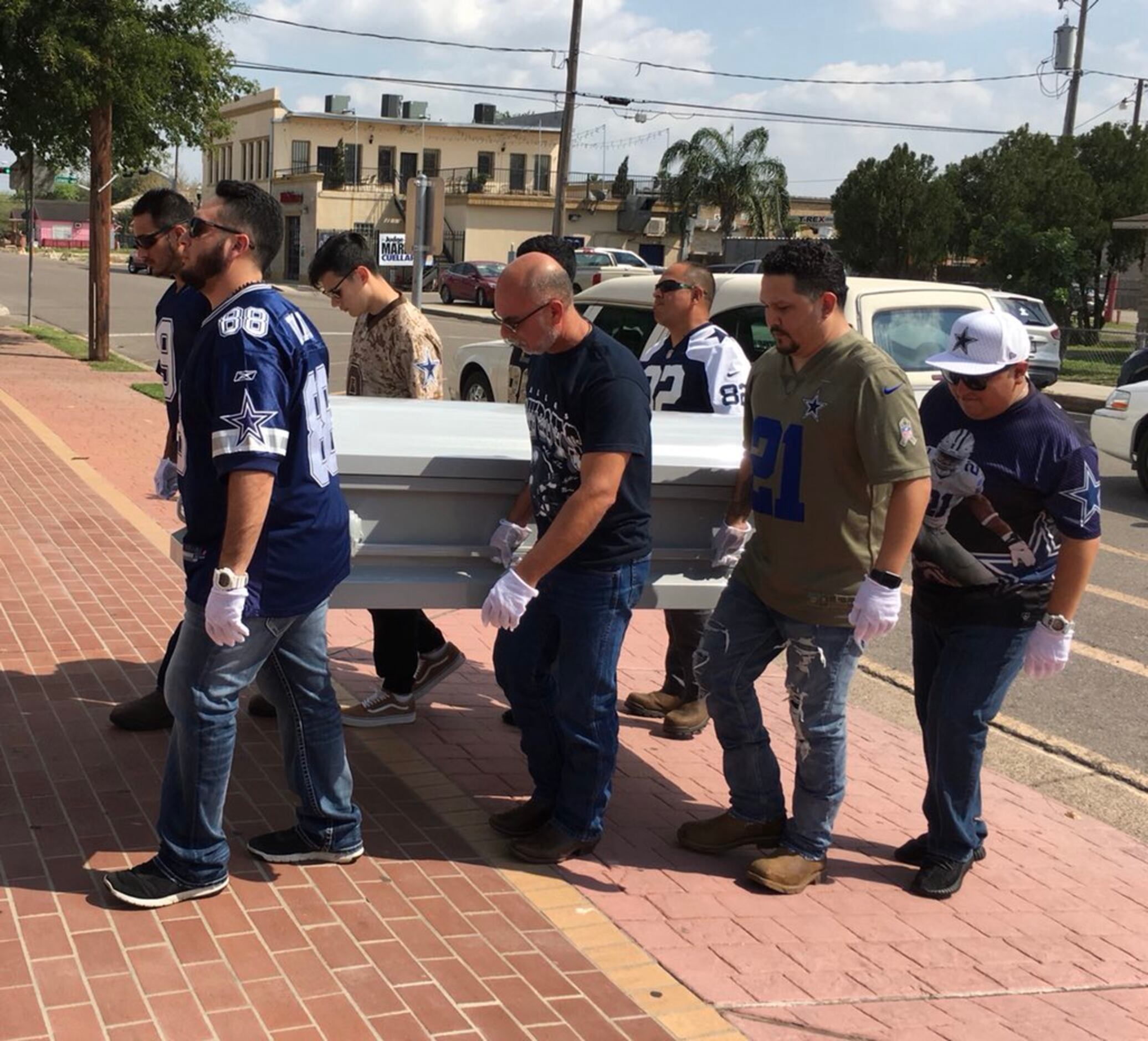 Fire shocks Chesterfield family, man tries to salvage Dallas Cowboys  memorabilia from 'man cave'