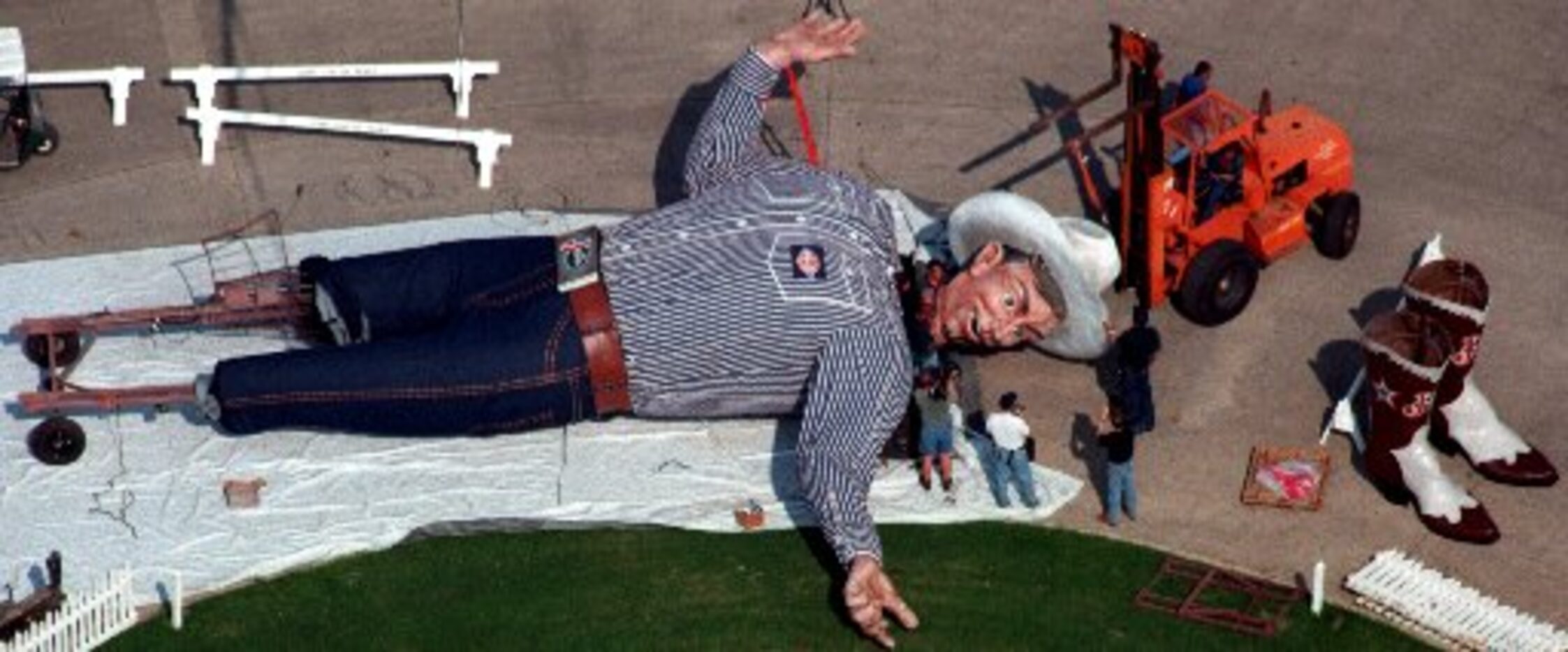 Workers attached the head of Big Tex in 1998 at the State Fair of Texas in Fair Park. Big...